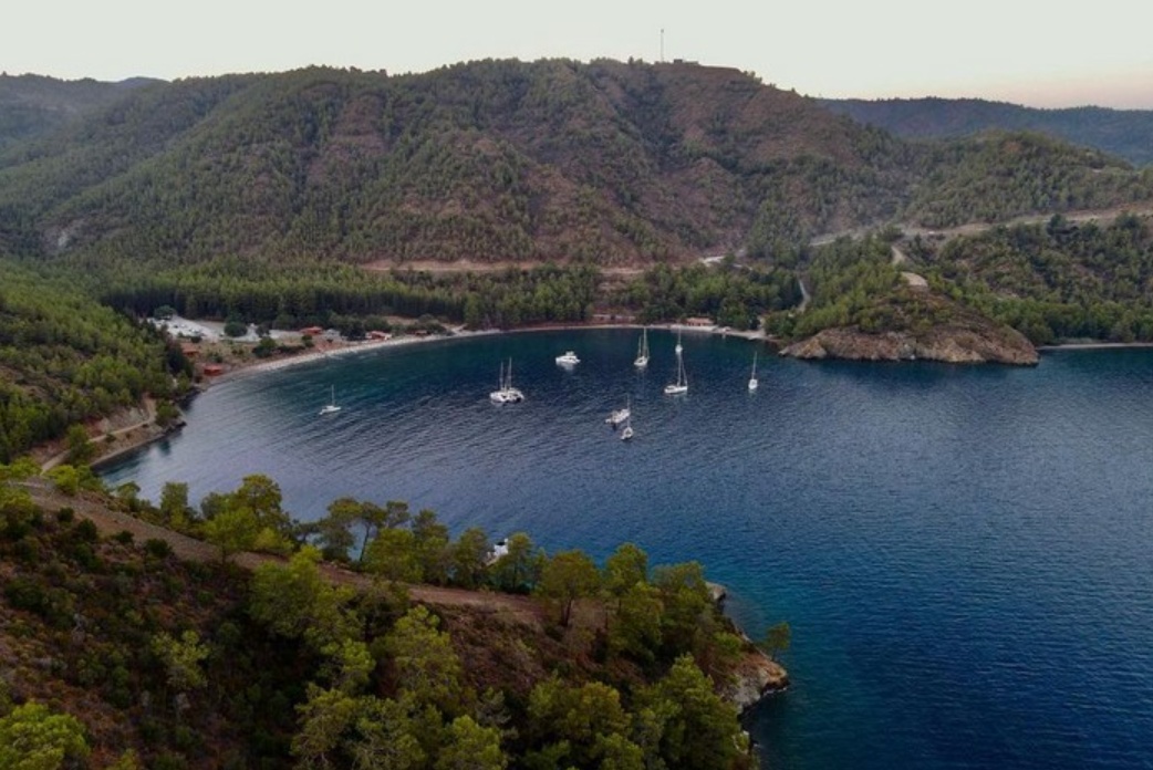 Göcek körfezindeki korunaklı Kille Bükü koyunun havadan görünümü